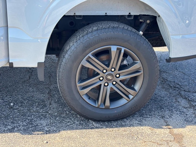 Ford F-150 Vehicle Full-screen Gallery Image 11