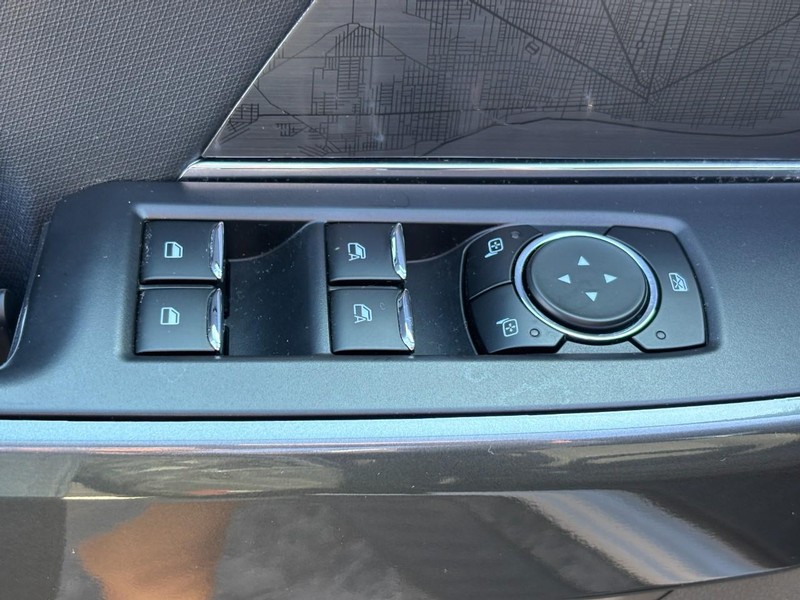 Ford F-150 Vehicle Full-screen Gallery Image 17