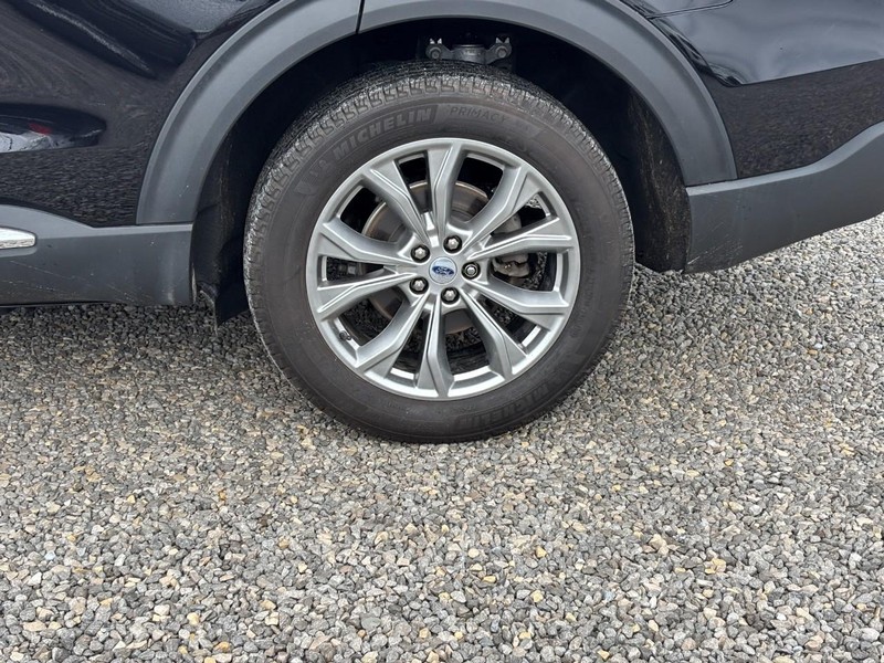 Ford Explorer Vehicle Image 11