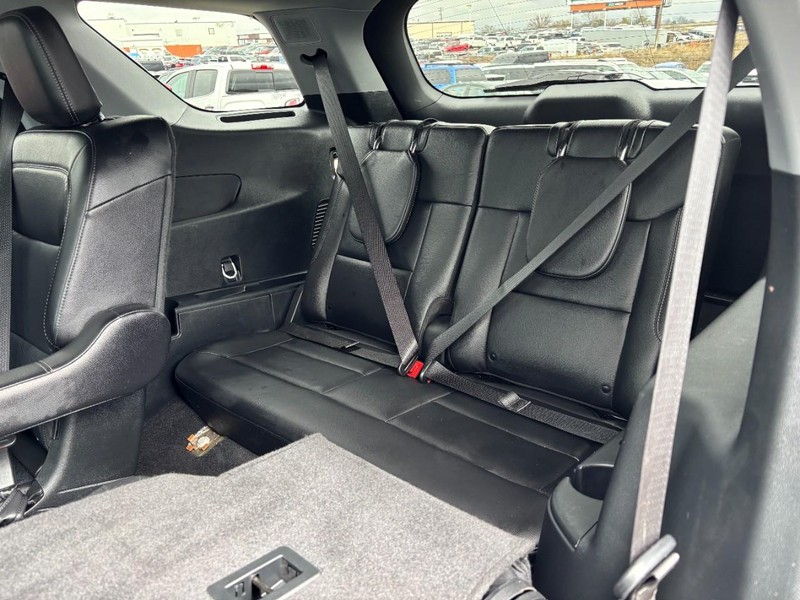 Ford Explorer Vehicle Image 12