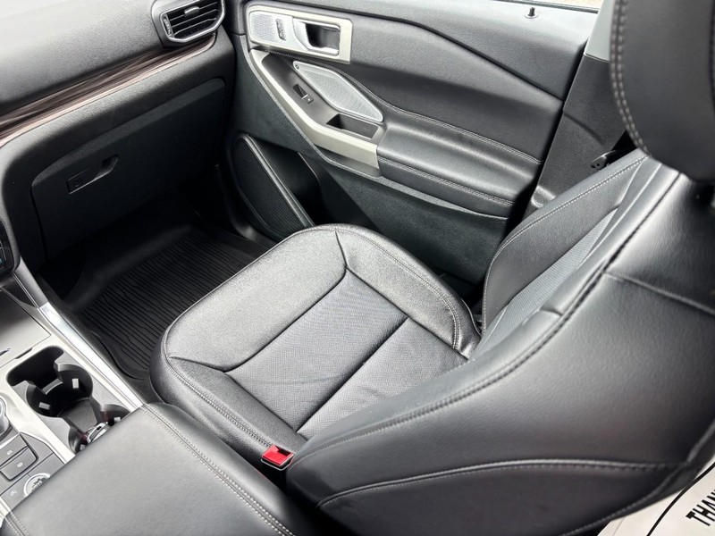 Ford Explorer Vehicle Image 16