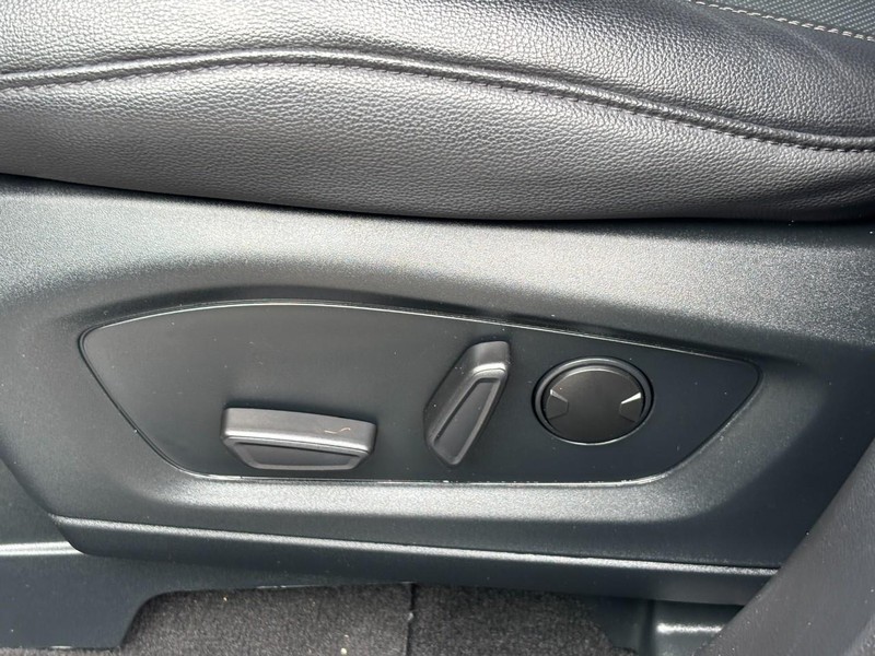 Ford Explorer Vehicle Image 17