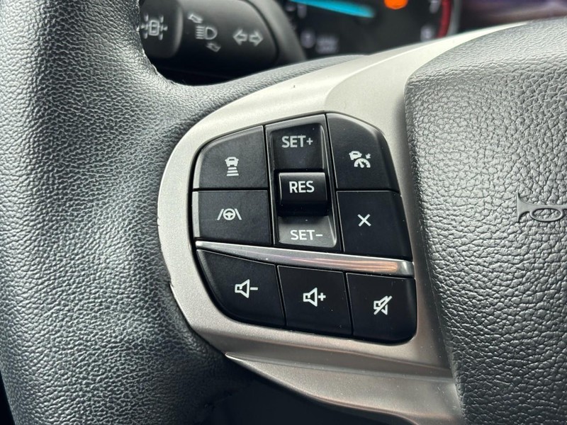 Ford Explorer Vehicle Image 19