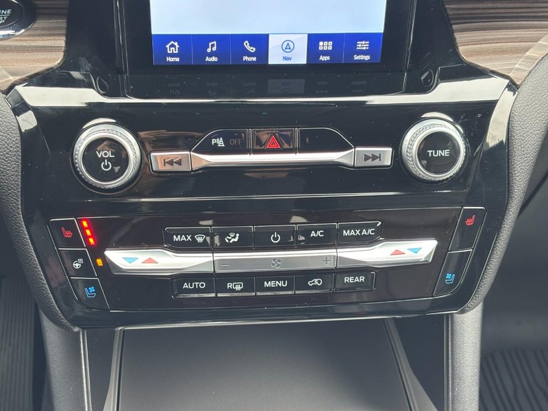 Ford Explorer Vehicle Image 24