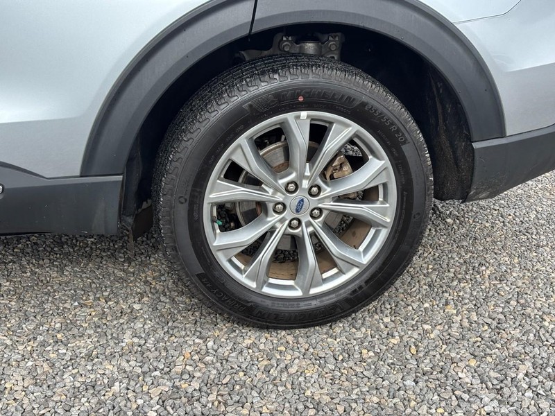 Ford Explorer Vehicle Image 11