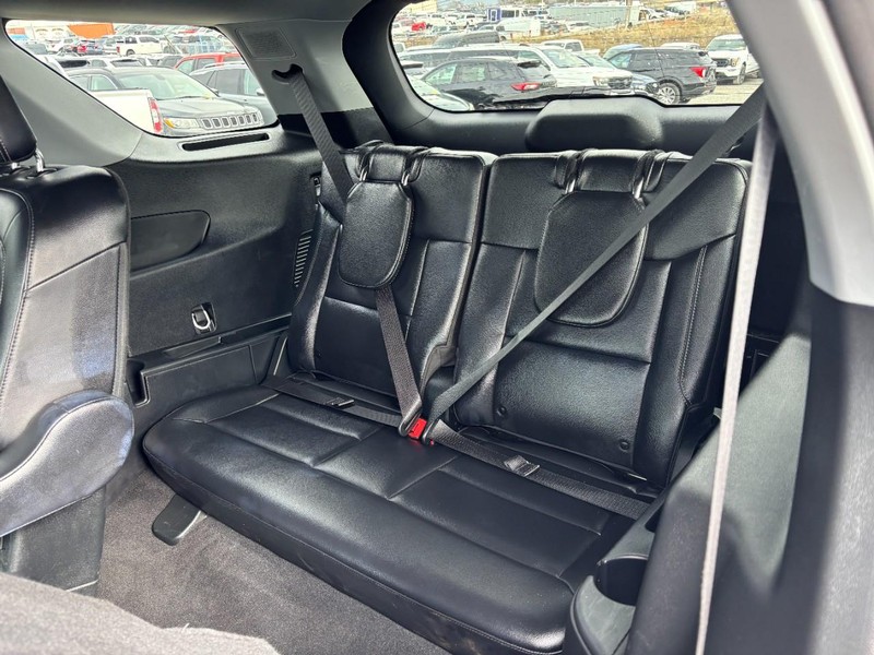 Ford Explorer Vehicle Image 12