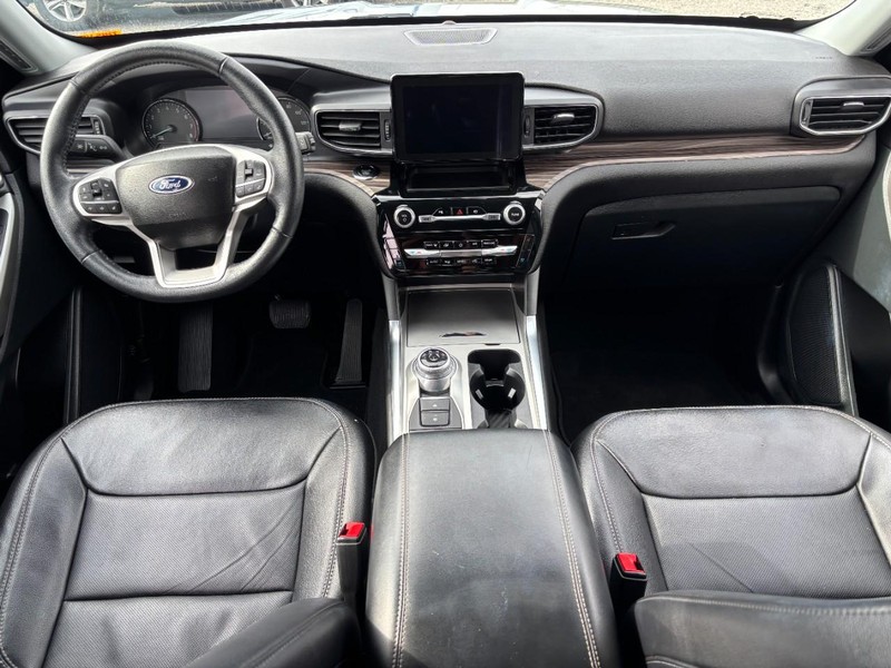 Ford Explorer Vehicle Image 15