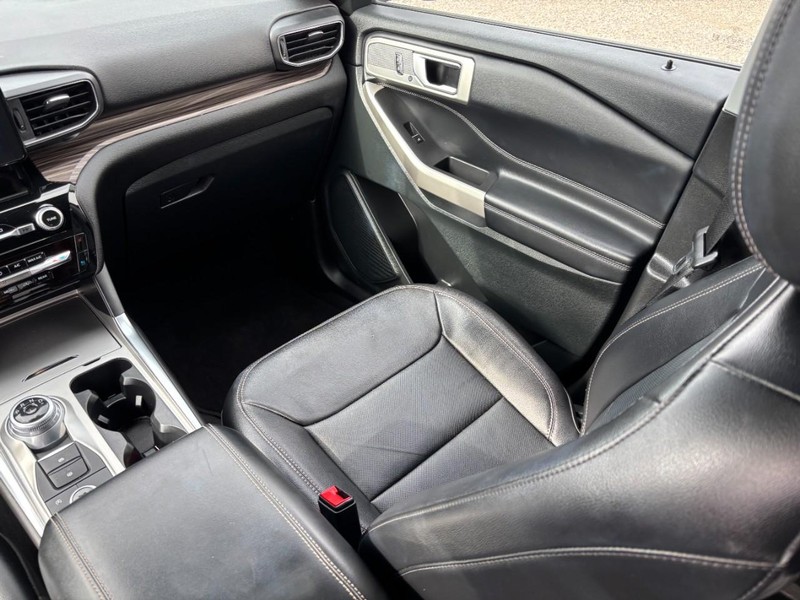 Ford Explorer Vehicle Image 16