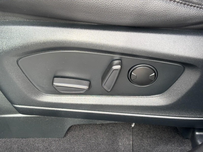 Ford Explorer Vehicle Image 17