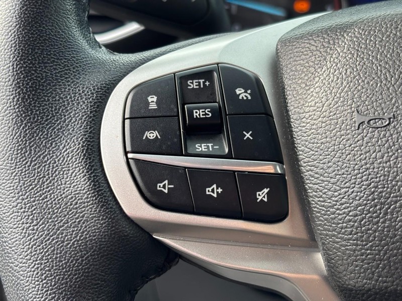 Ford Explorer Vehicle Image 19