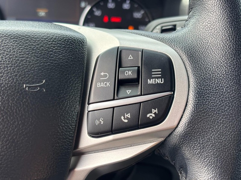 Ford Explorer Vehicle Image 20