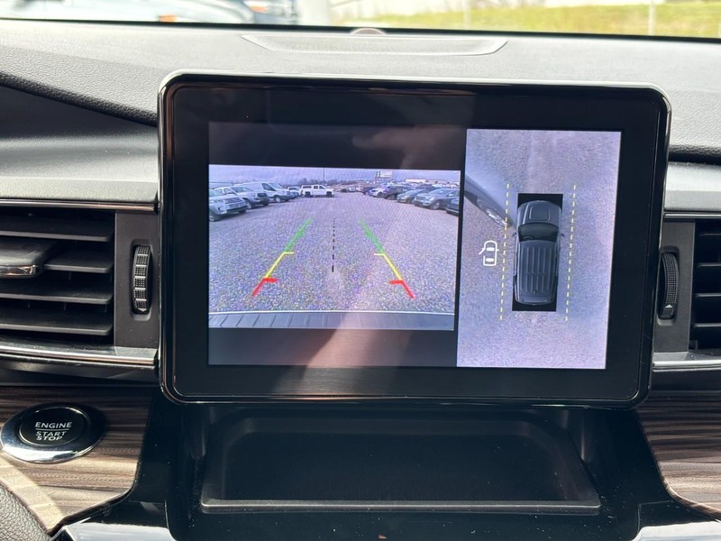 Ford Explorer Vehicle Image 24