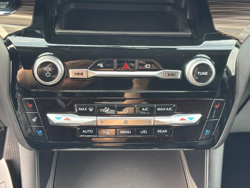 Ford Explorer Vehicle Image 25