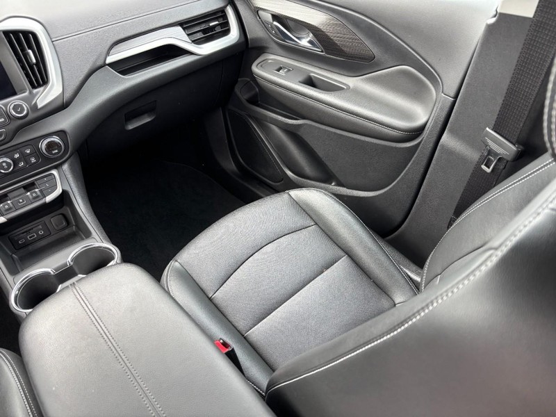 GMC Terrain Vehicle Image 15