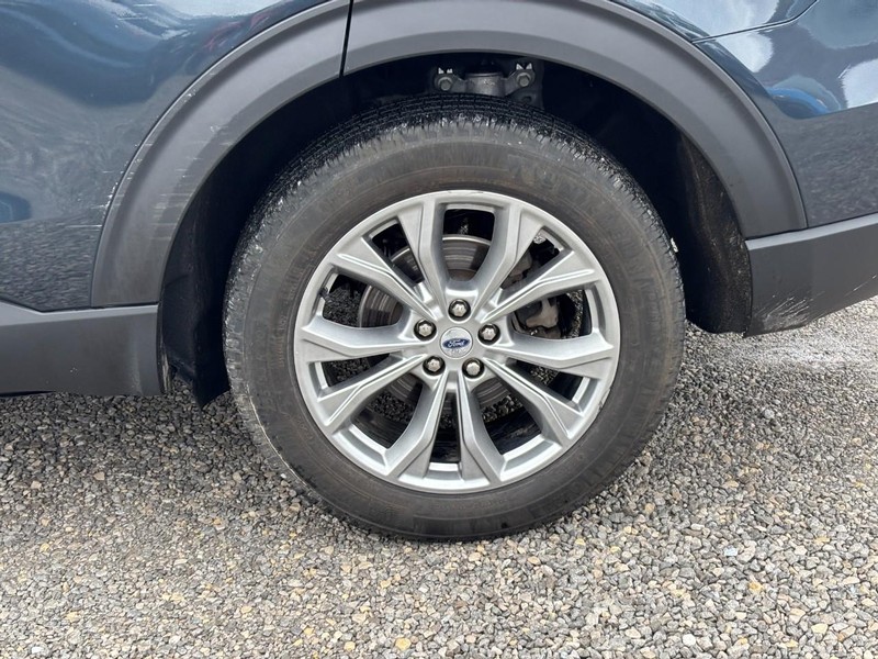 Ford Explorer Vehicle Image 11