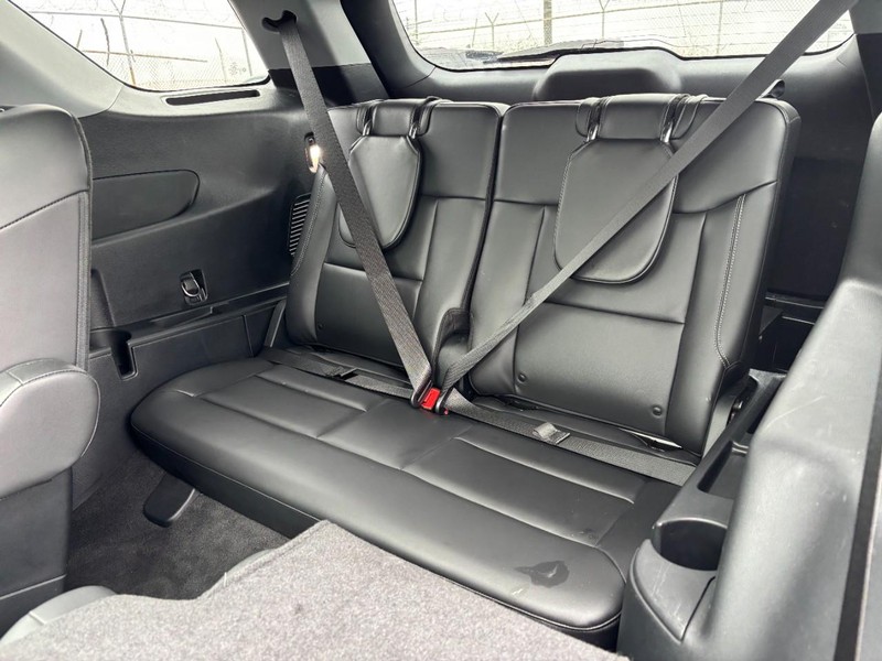 Ford Explorer Vehicle Image 12