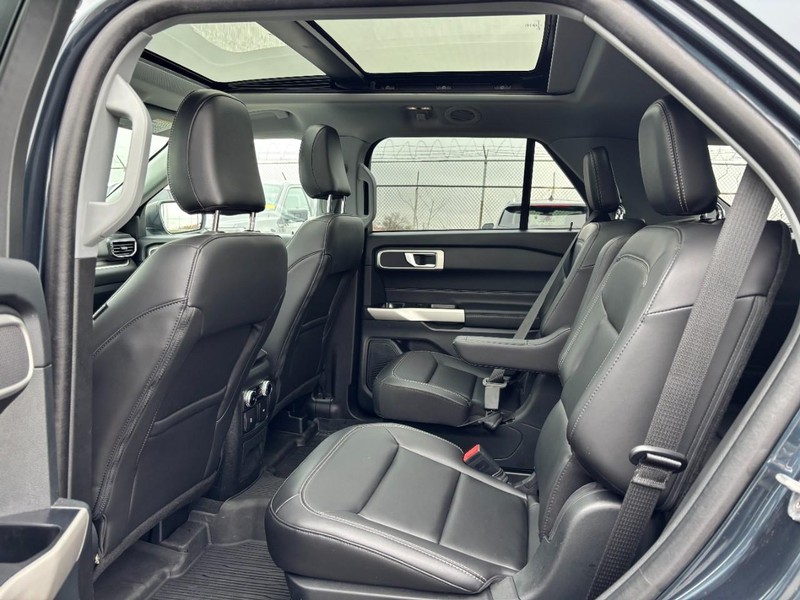 Ford Explorer Vehicle Image 13