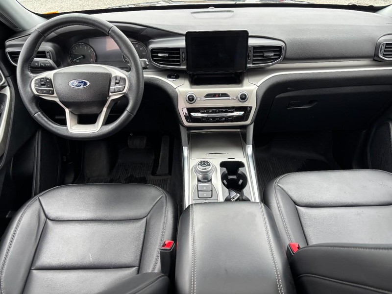 Ford Explorer Vehicle Image 15