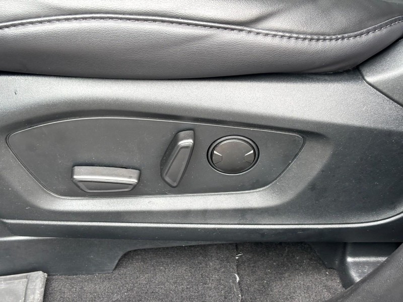 Ford Explorer Vehicle Image 17