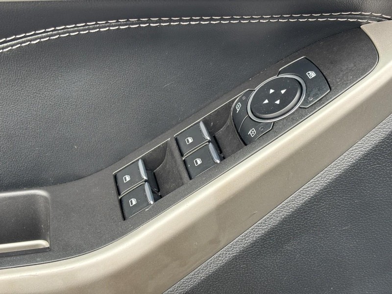 Ford Explorer Vehicle Image 18