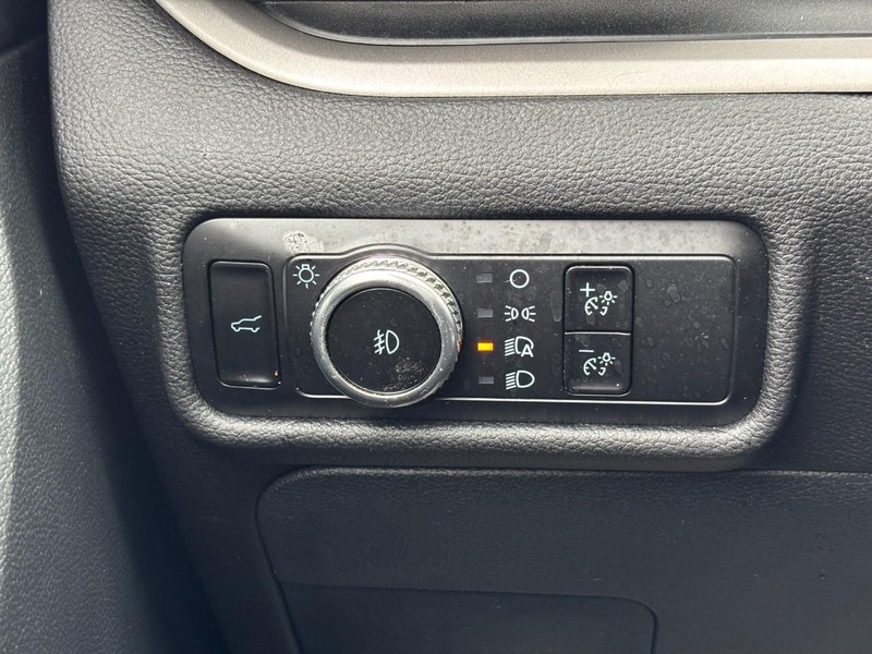 Ford Explorer Vehicle Image 19