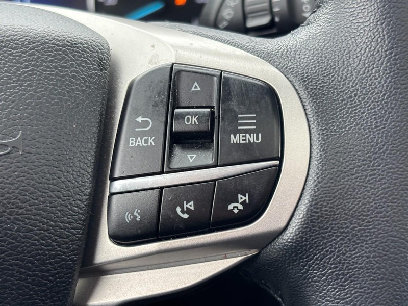 Ford Explorer Vehicle Image 21