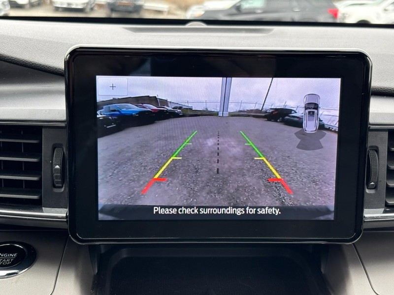 Ford Explorer Vehicle Image 24