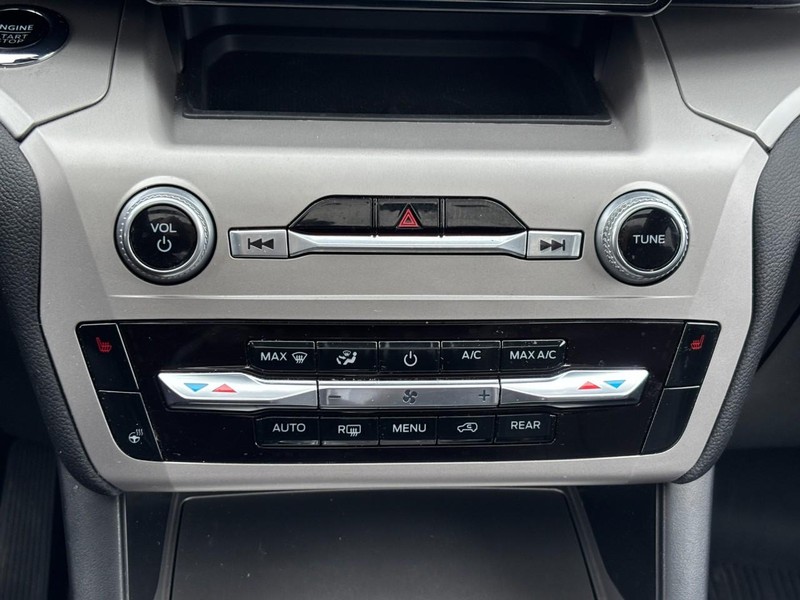 Ford Explorer Vehicle Image 25