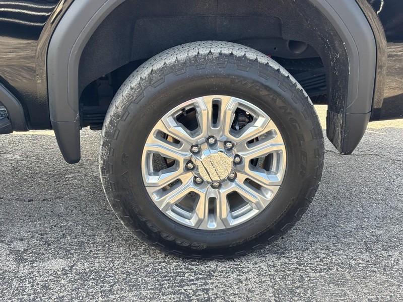 GMC Sierra 2500HD Vehicle Full-screen Gallery Image 11