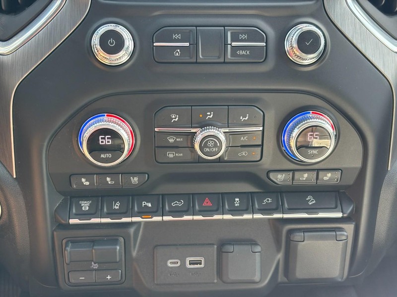 GMC Sierra 2500HD Vehicle Full-screen Gallery Image 24