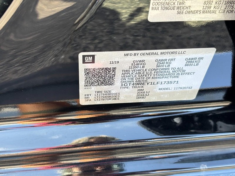 GMC Sierra 2500HD Vehicle Full-screen Gallery Image 25