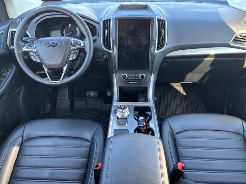 Ford Edge Vehicle Image 14