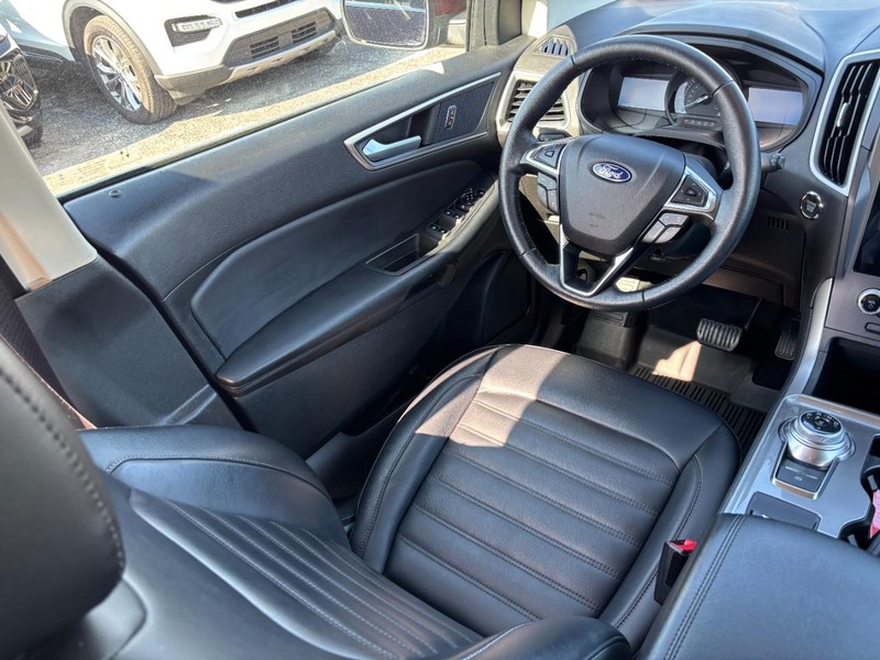 Ford Edge Vehicle Full-screen Gallery Image 13