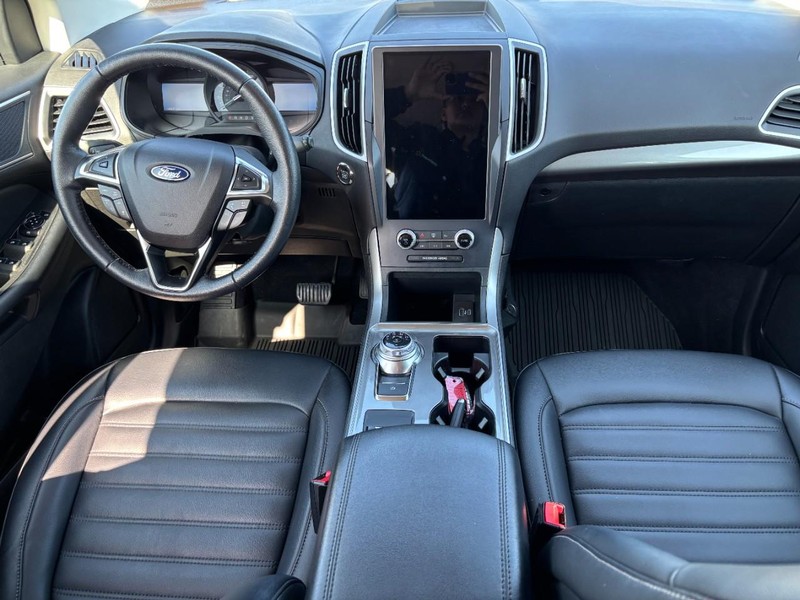 Ford Edge Vehicle Full-screen Gallery Image 14