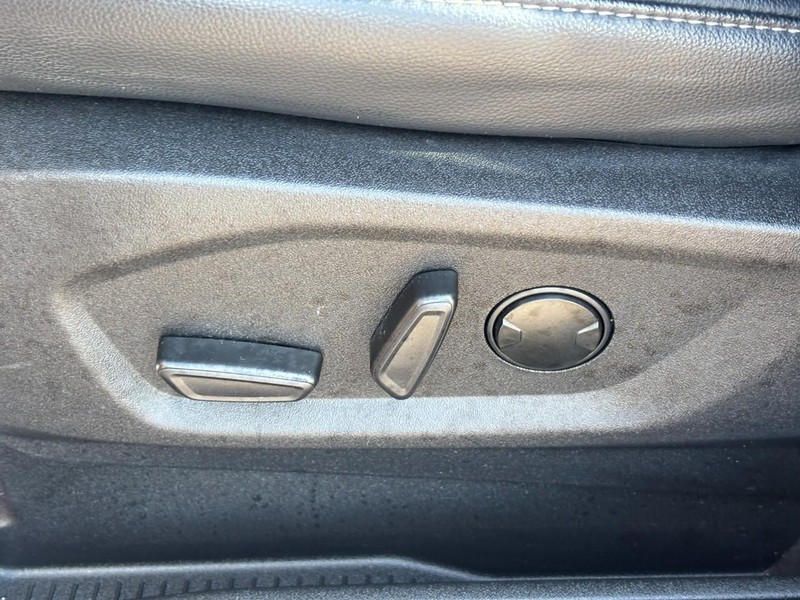 Ford Edge Vehicle Full-screen Gallery Image 16