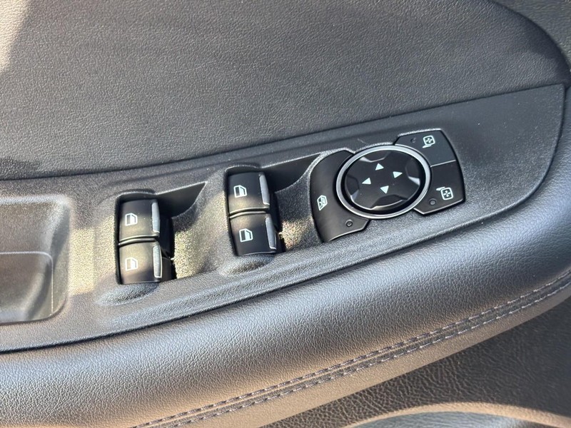 Ford Edge Vehicle Full-screen Gallery Image 17