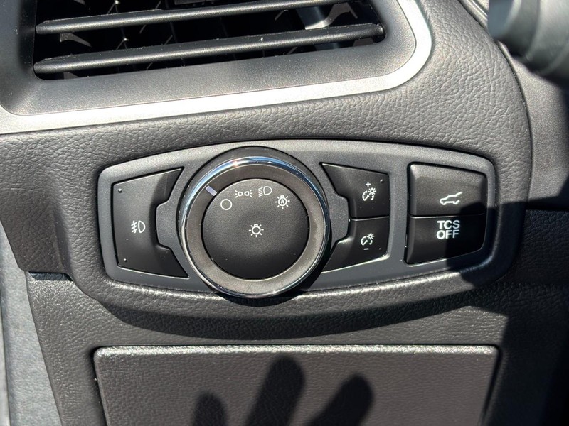 Ford Edge Vehicle Full-screen Gallery Image 18