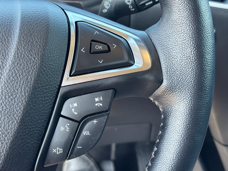 Ford Edge Vehicle Full-screen Gallery Image 20