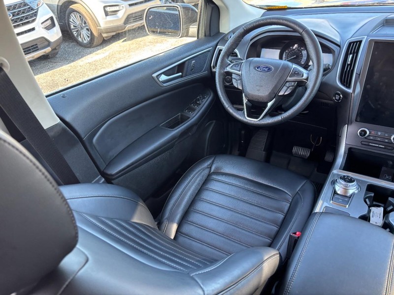 Ford Edge Vehicle Full-screen Gallery Image 13