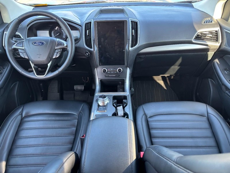 Ford Edge Vehicle Full-screen Gallery Image 14