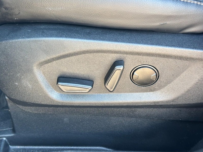 Ford Edge Vehicle Full-screen Gallery Image 16