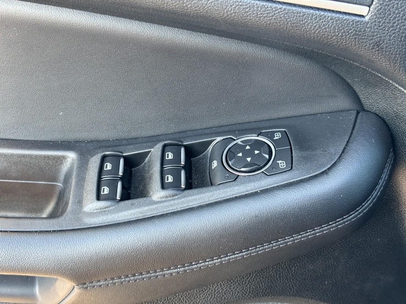 Ford Edge Vehicle Full-screen Gallery Image 17