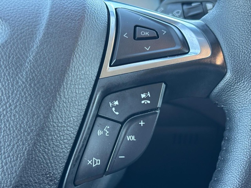 Ford Edge Vehicle Full-screen Gallery Image 19