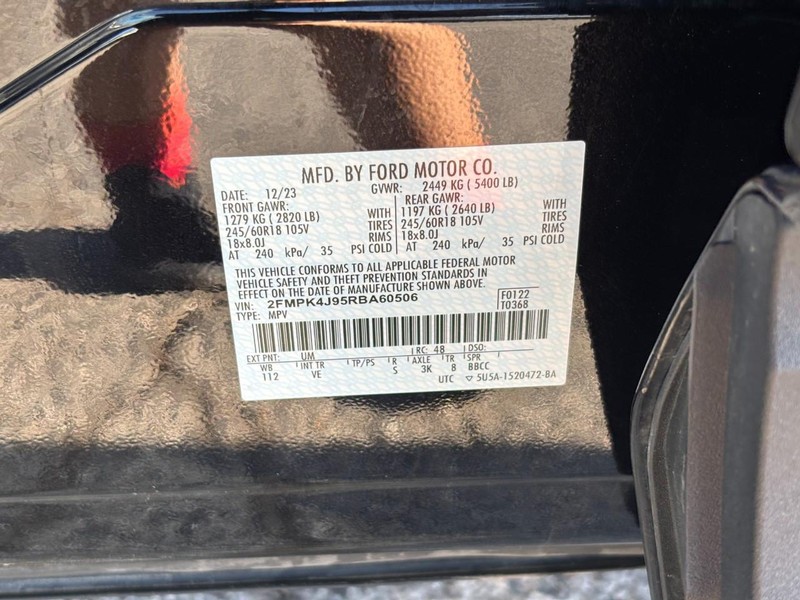 Ford Edge Vehicle Full-screen Gallery Image 24