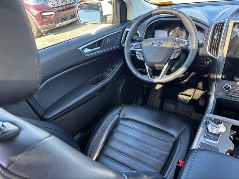 Ford Edge Vehicle Full-screen Gallery Image 13