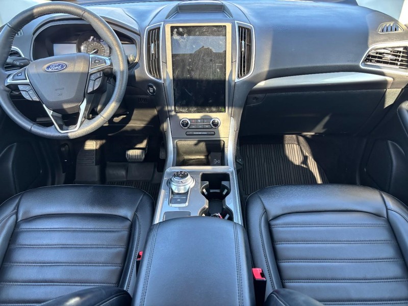 Ford Edge Vehicle Full-screen Gallery Image 14