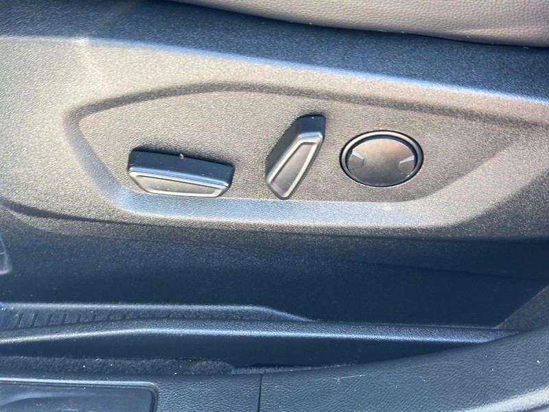 Ford Edge Vehicle Full-screen Gallery Image 16