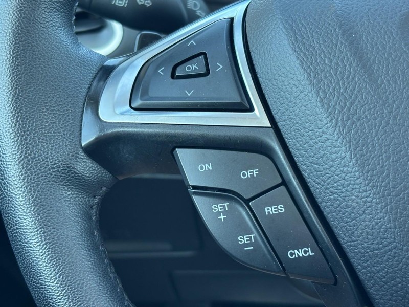 Ford Edge Vehicle Full-screen Gallery Image 18