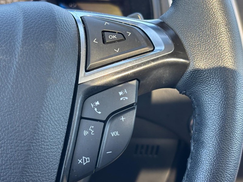 Ford Edge Vehicle Full-screen Gallery Image 19