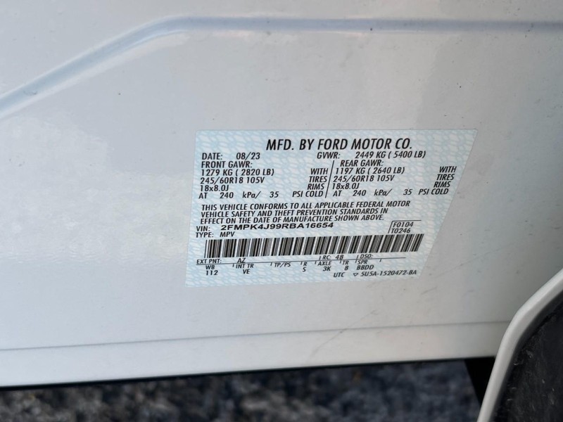 Ford Edge Vehicle Full-screen Gallery Image 24